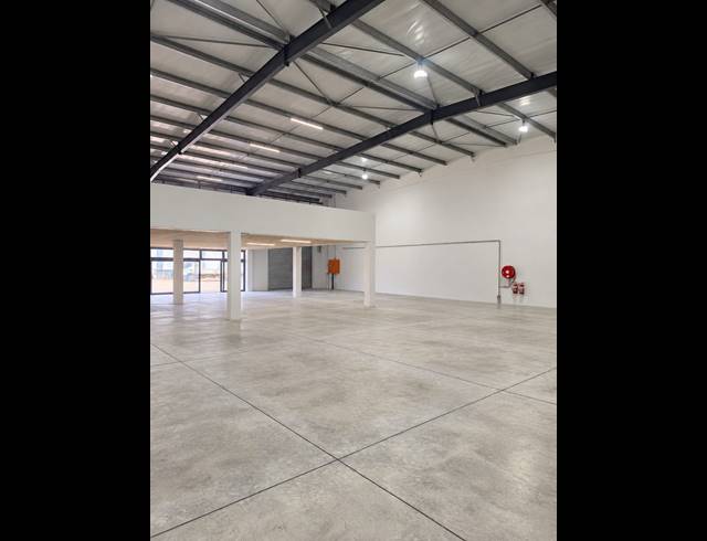 705M² WAREHOUSE TO LET IN BALLITO CENTRAL